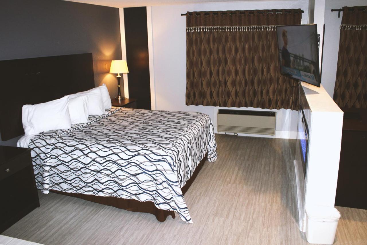 Coratel Inn & Suites By Jasper Hastings エクステリア 写真