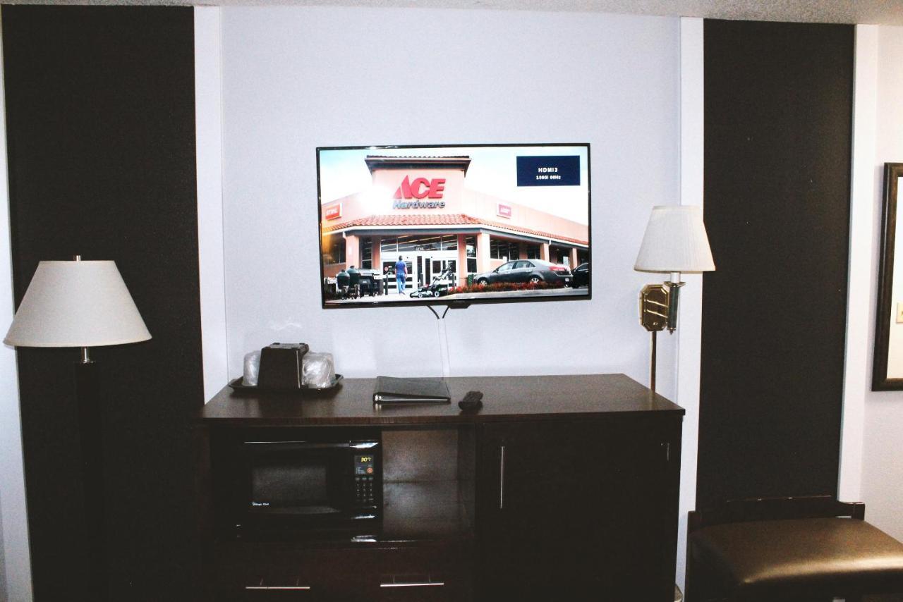Coratel Inn & Suites By Jasper Hastings エクステリア 写真