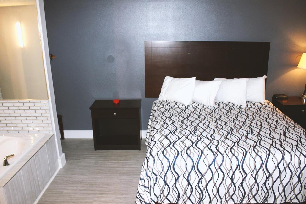 Coratel Inn & Suites By Jasper Hastings エクステリア 写真