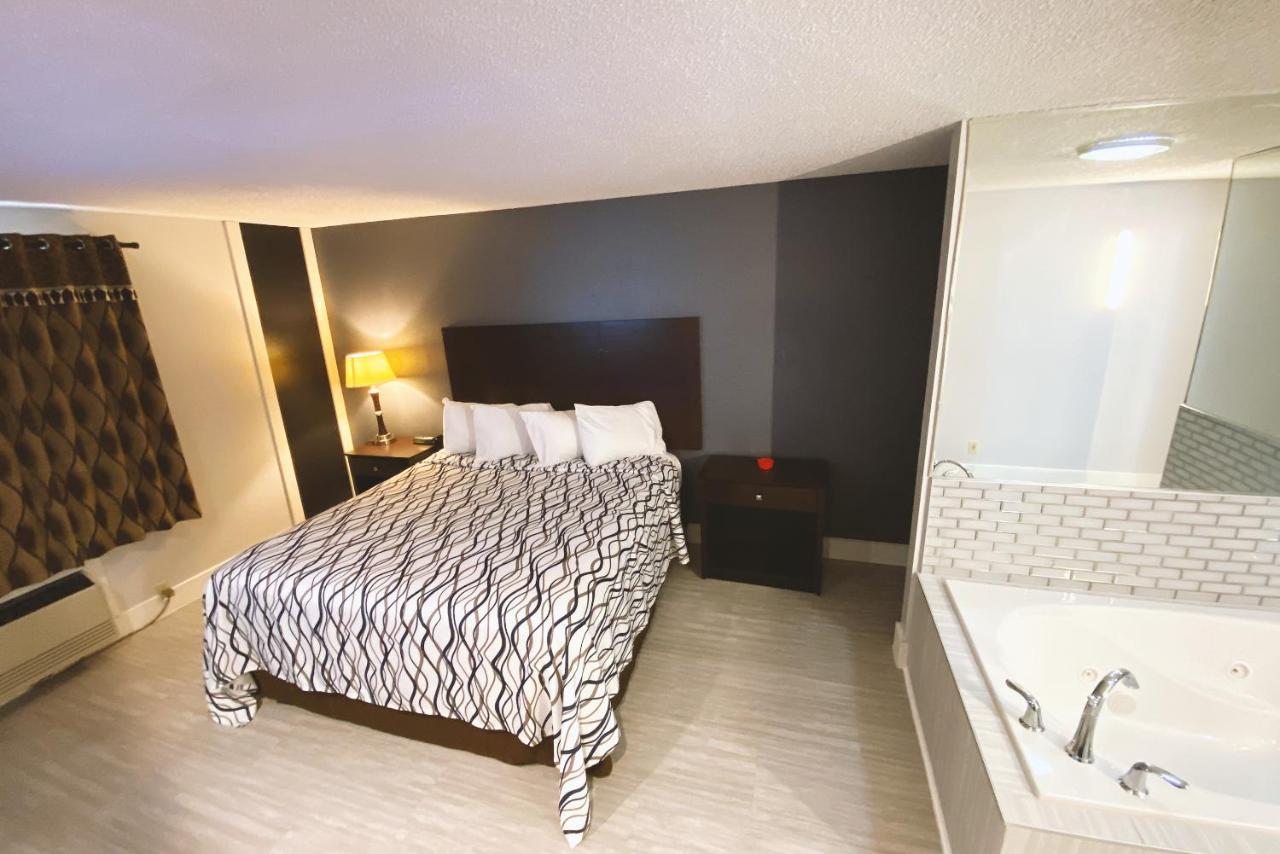 Coratel Inn & Suites By Jasper Hastings エクステリア 写真
