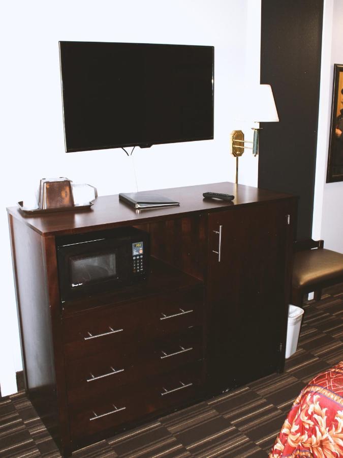 Coratel Inn & Suites By Jasper Hastings エクステリア 写真