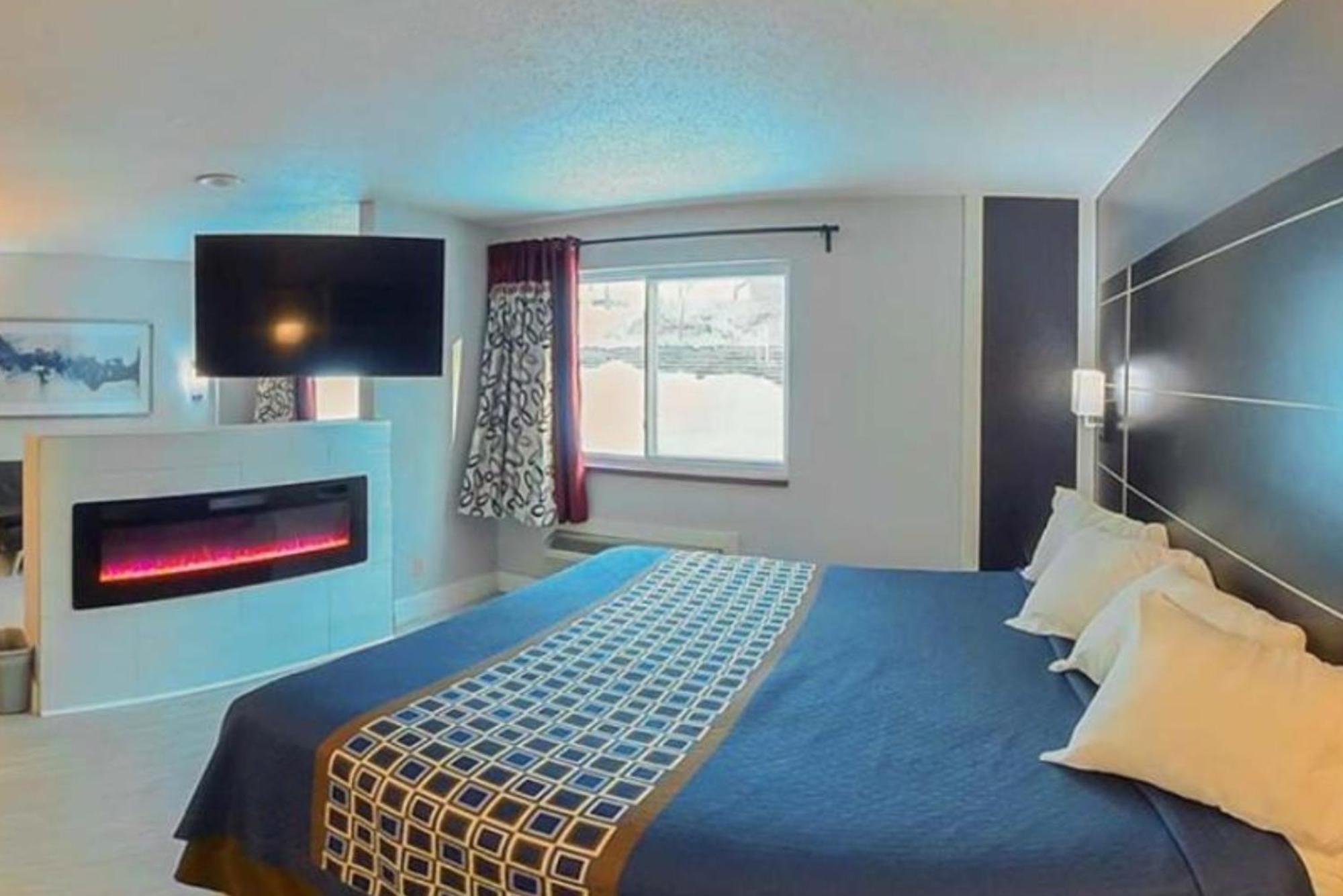 Coratel Inn & Suites By Jasper Hastings エクステリア 写真