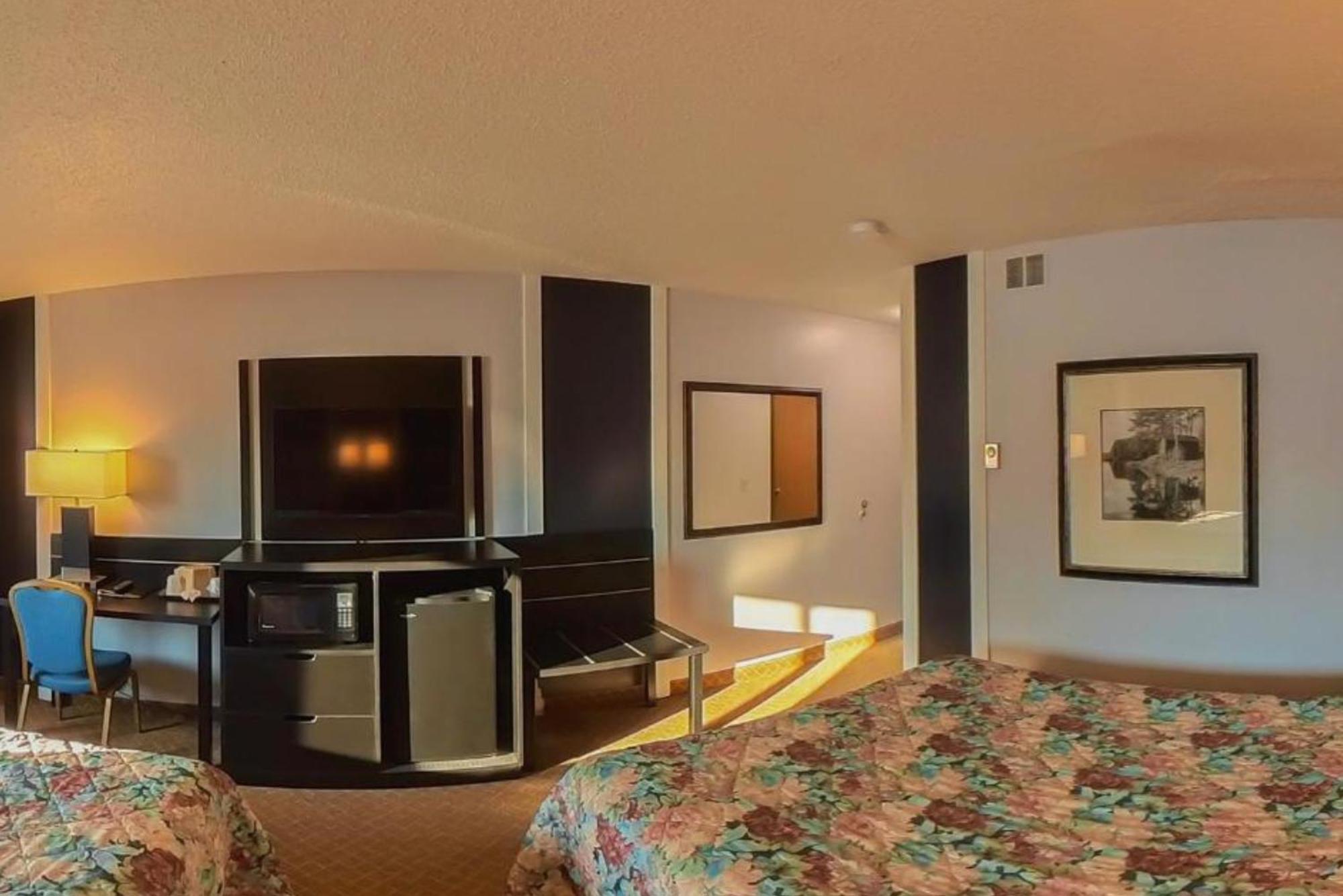 Coratel Inn & Suites By Jasper Hastings エクステリア 写真