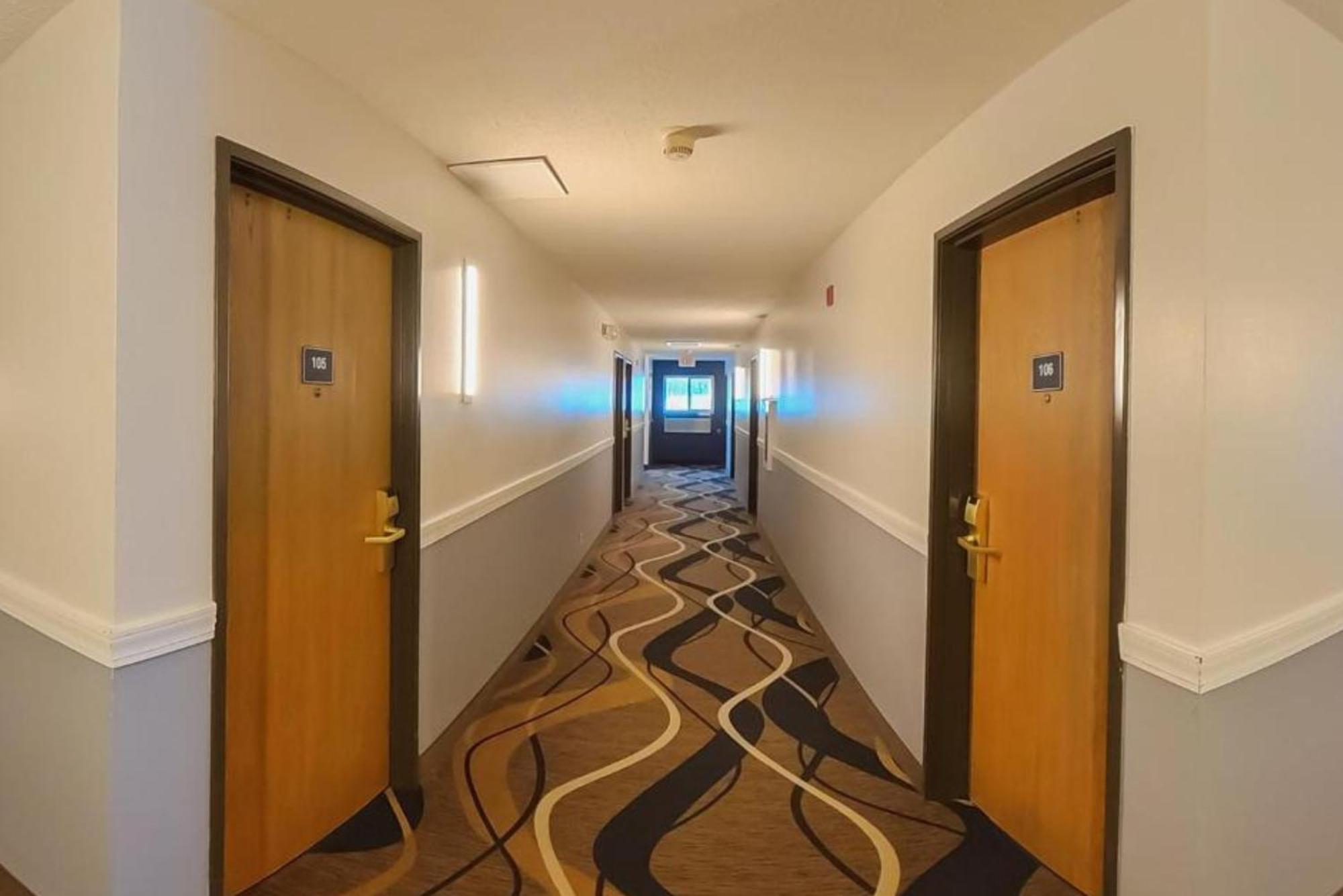 Coratel Inn & Suites By Jasper Hastings エクステリア 写真