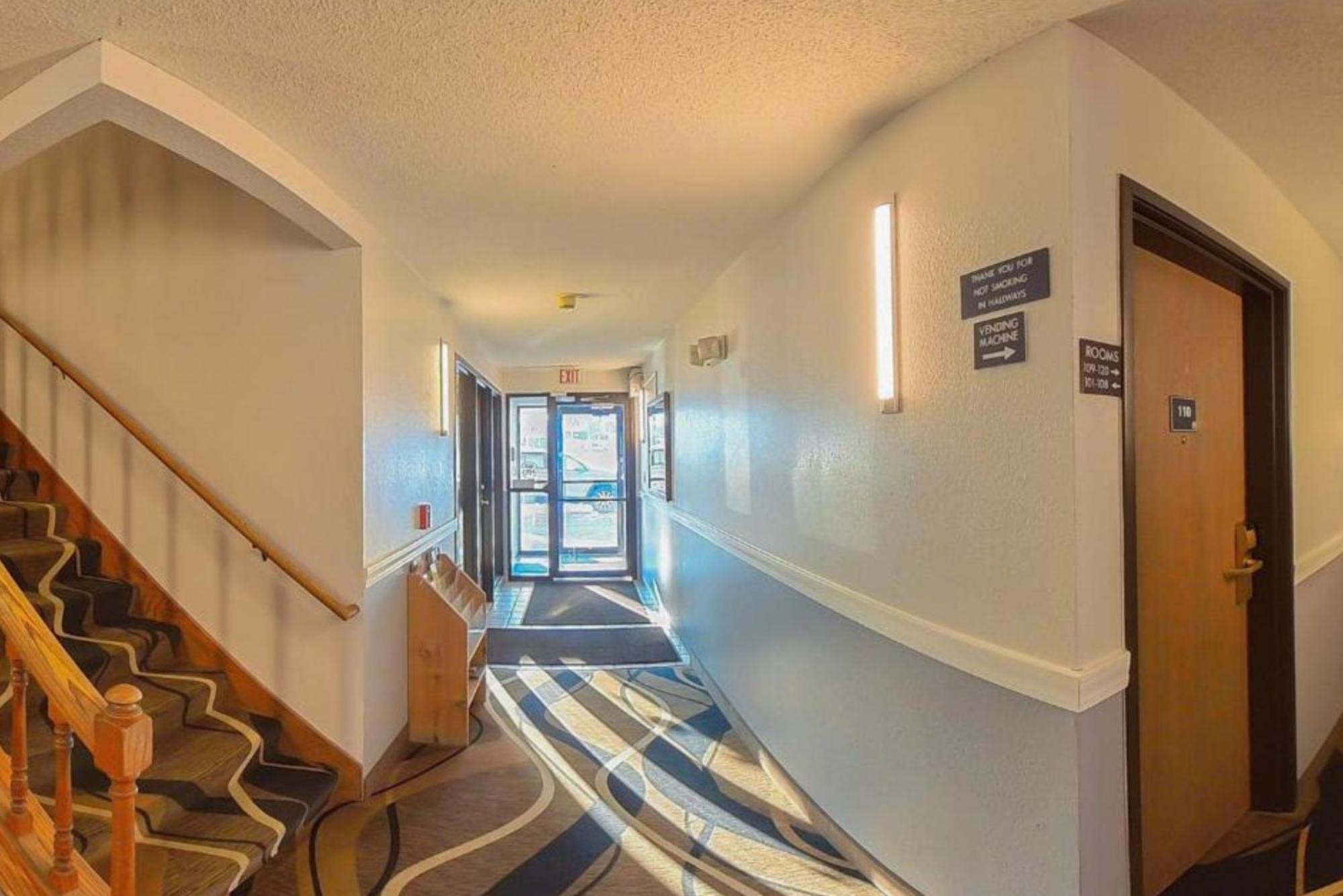 Coratel Inn & Suites By Jasper Hastings エクステリア 写真