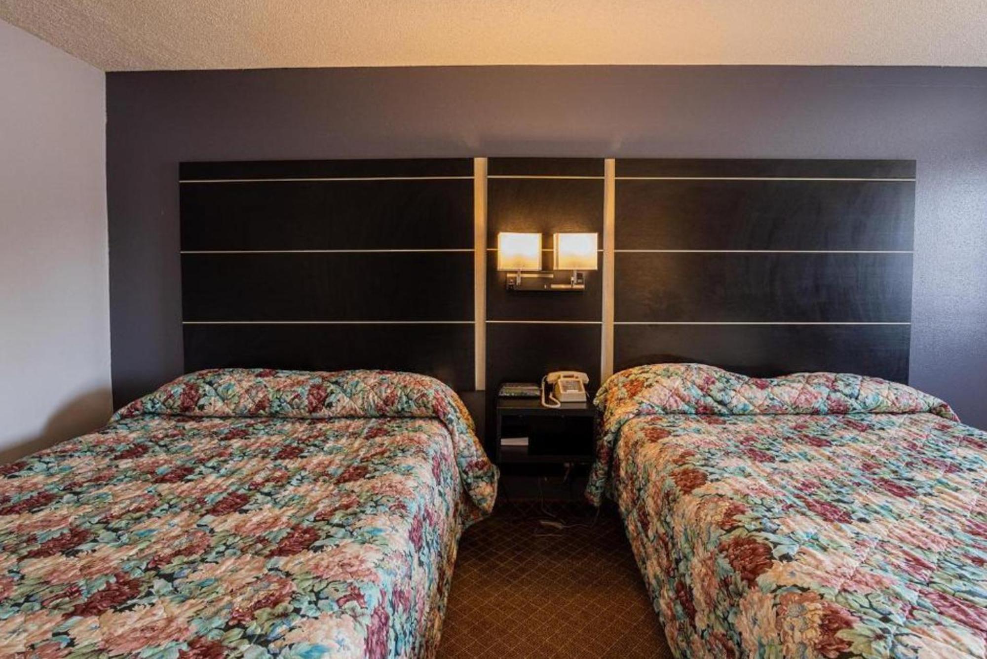 Coratel Inn & Suites By Jasper Hastings エクステリア 写真