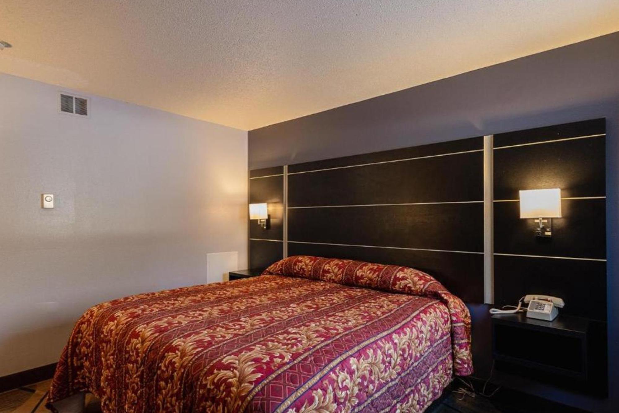 Coratel Inn & Suites By Jasper Hastings エクステリア 写真