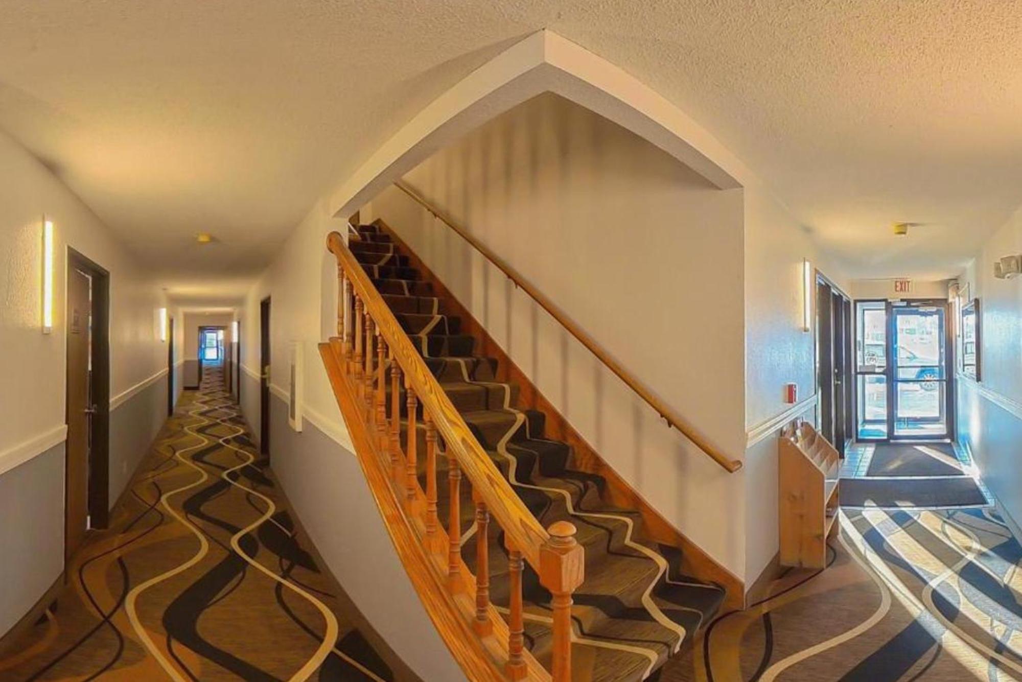 Coratel Inn & Suites By Jasper Hastings エクステリア 写真