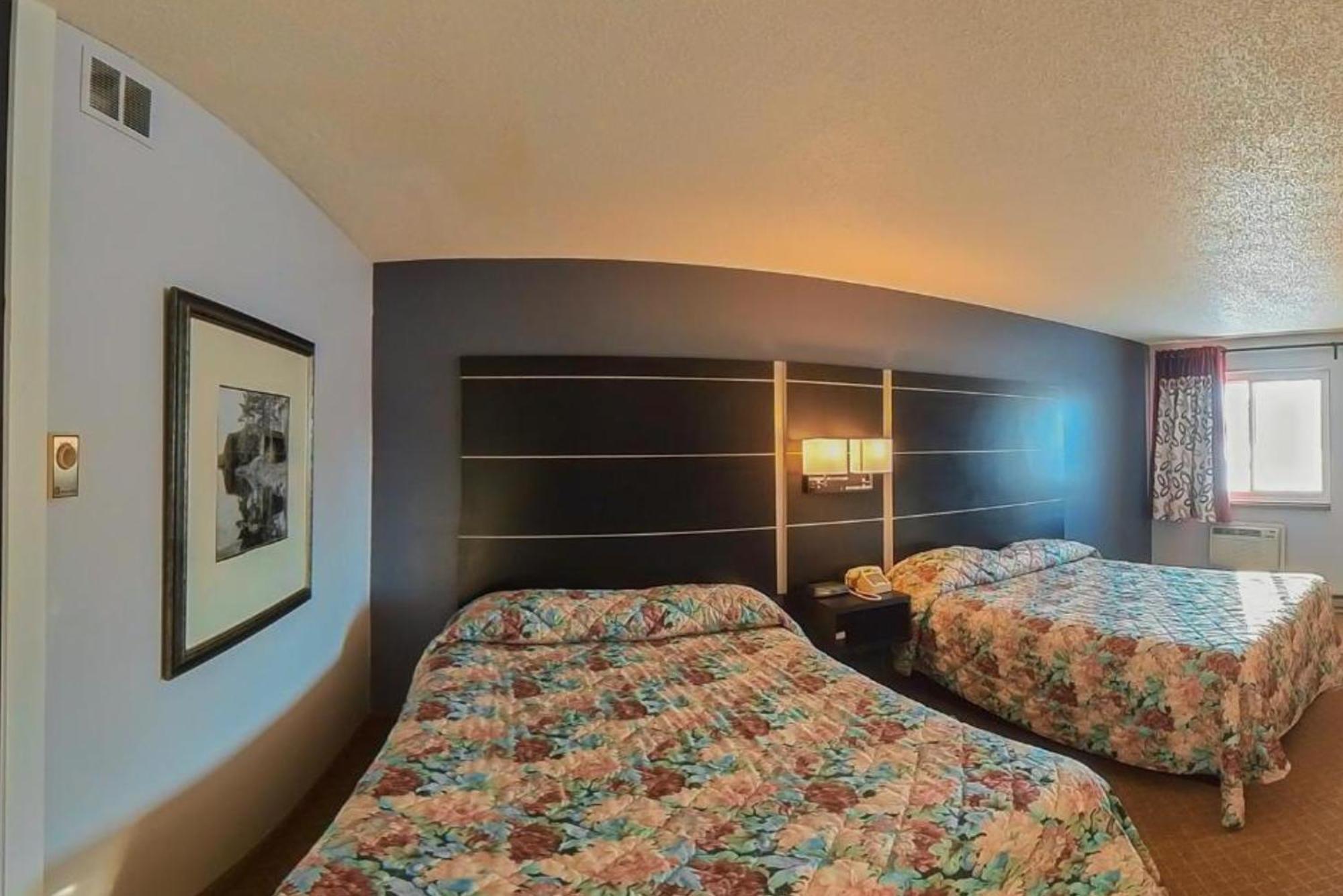 Coratel Inn & Suites By Jasper Hastings エクステリア 写真